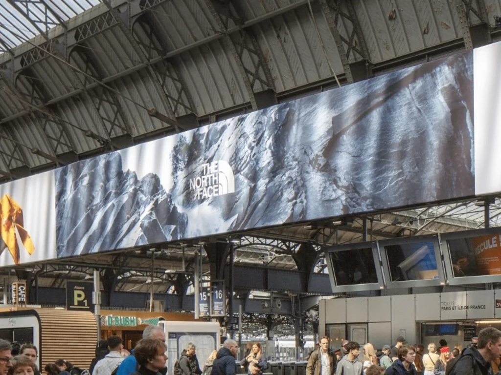 affichage urbain gare de l'est paris par hbh